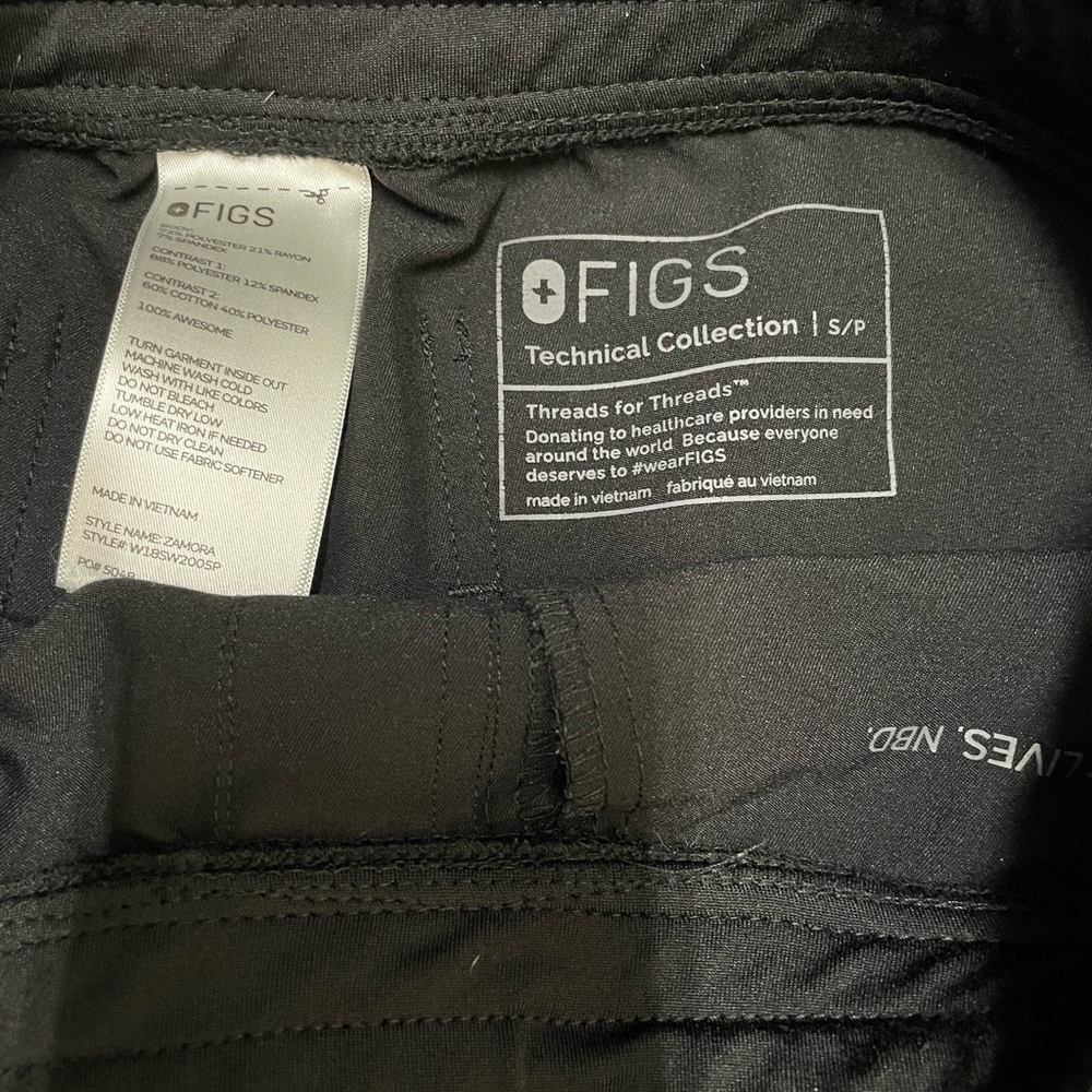FIGS Black Technical Collection Scrub Top